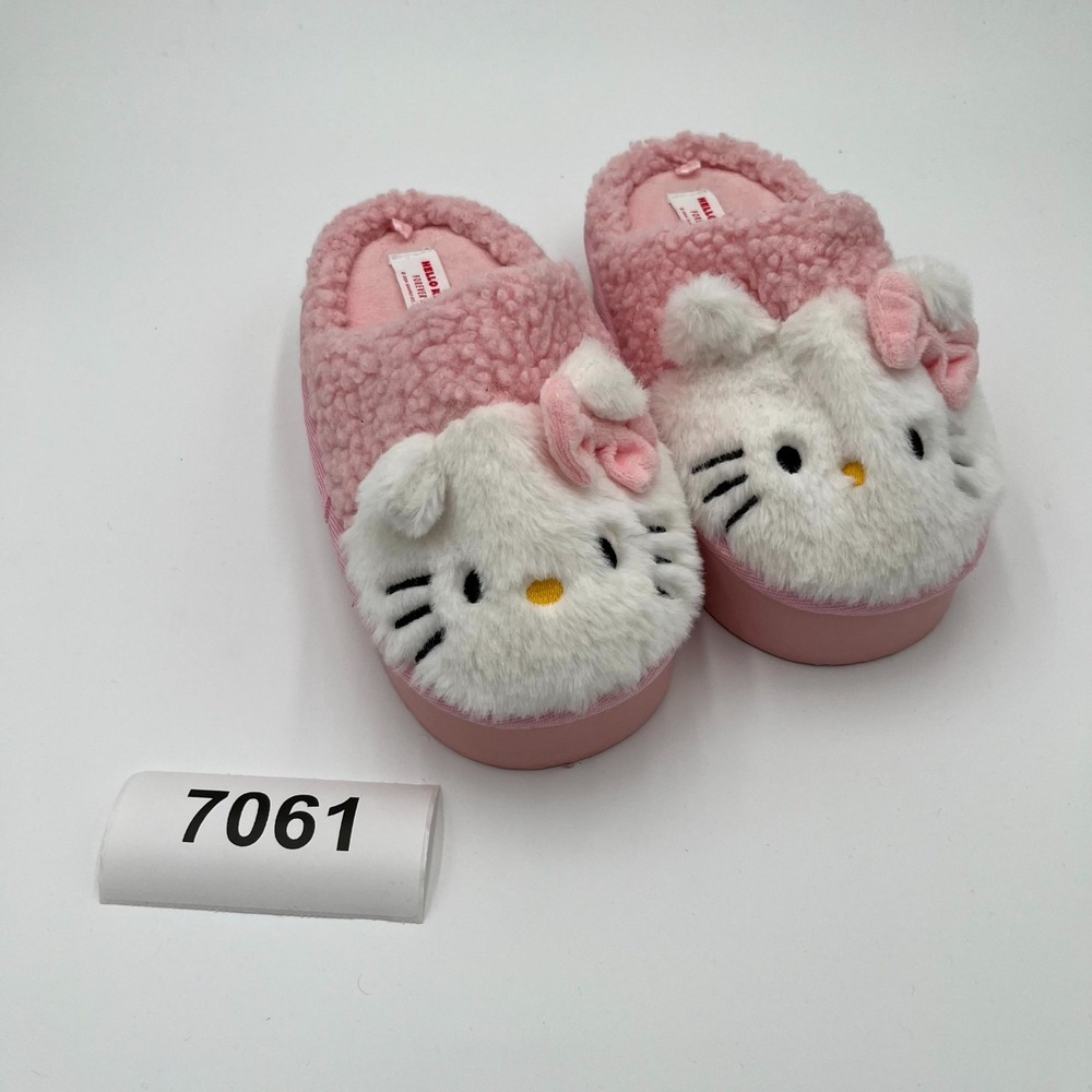 Hello Kitty‎ Forever 21 Women's Shoes Medium Pink White Warm Slip On Slippers